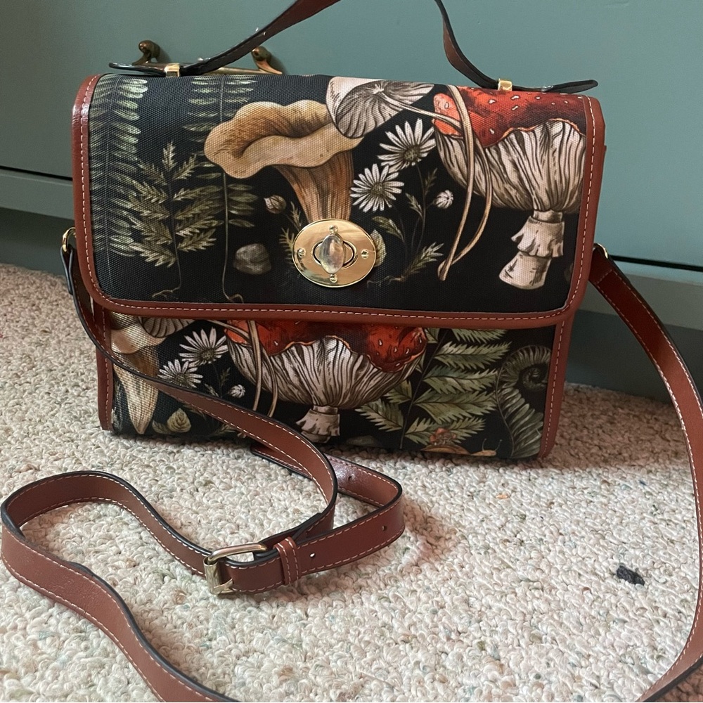 Mushroom canvas leather purse